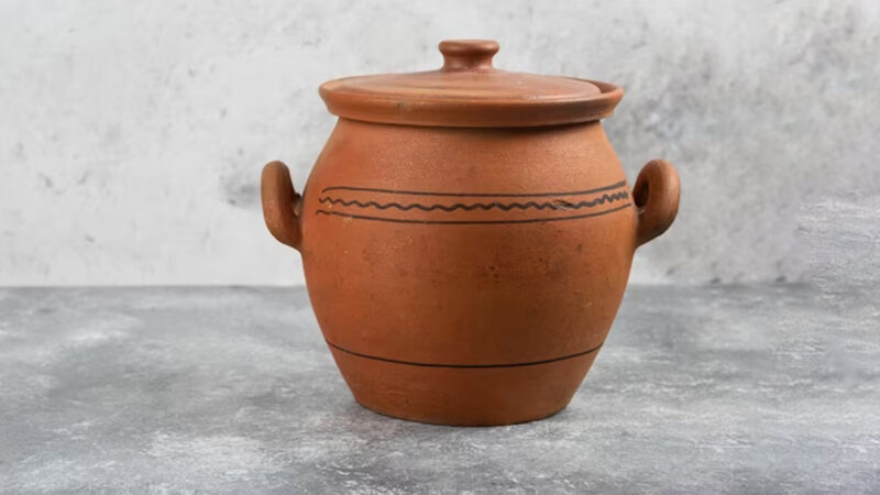 Hydration with a Twist: Exploring the Unique Health Advantages of Earthen Pot Water